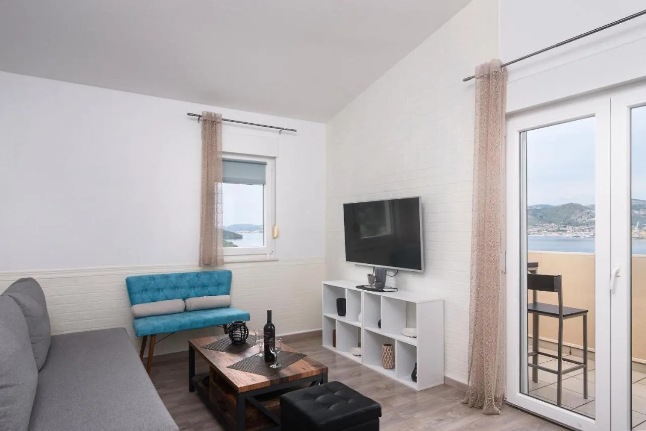Apartment Kvesic Trogir