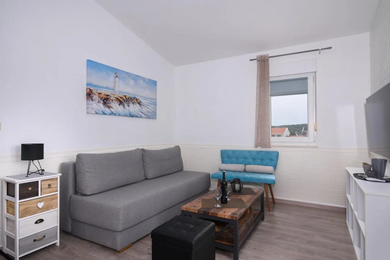 Apartment Kvesic Trogir 0*,