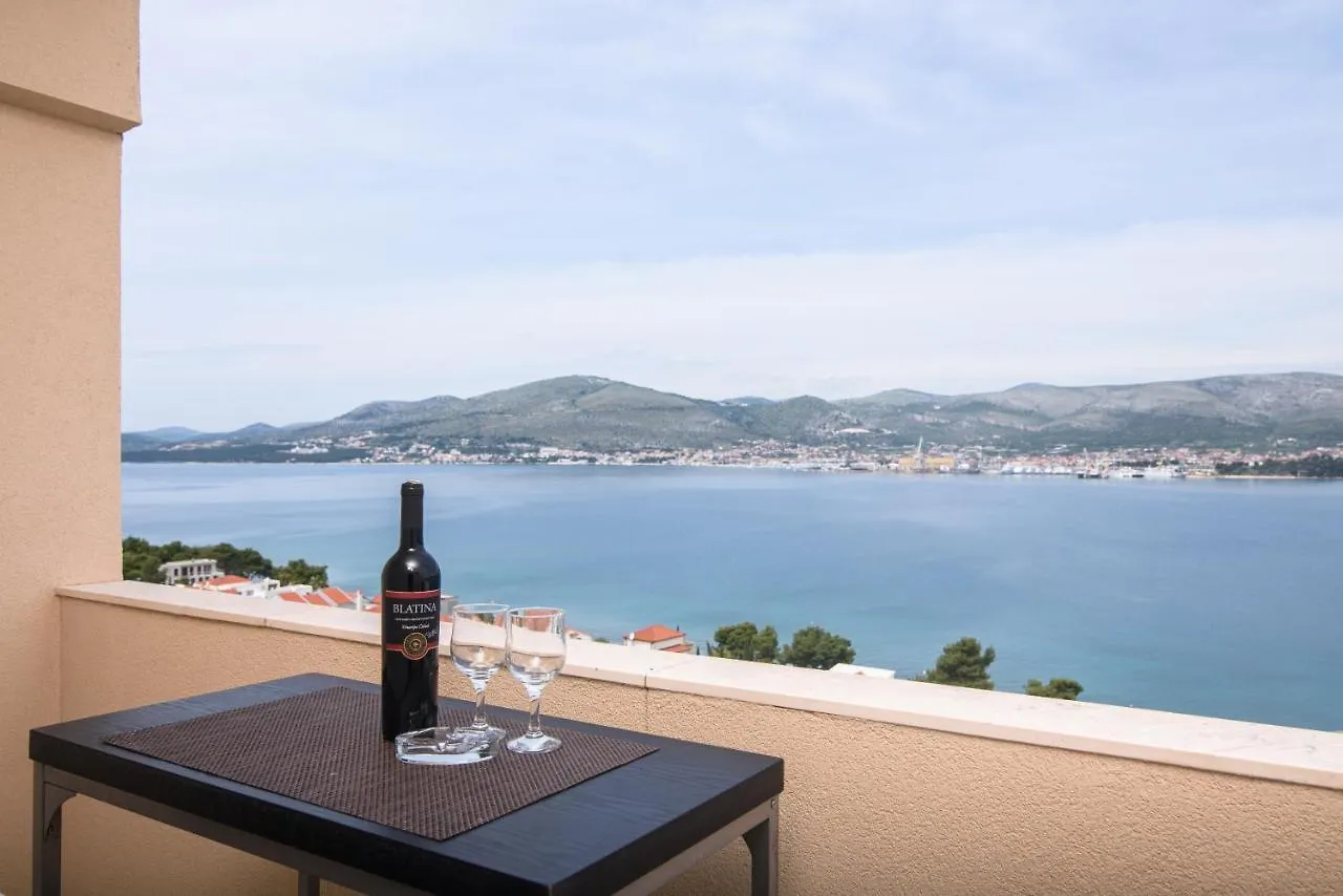 Apartment Kvesic Trogir 0*,  Croatia