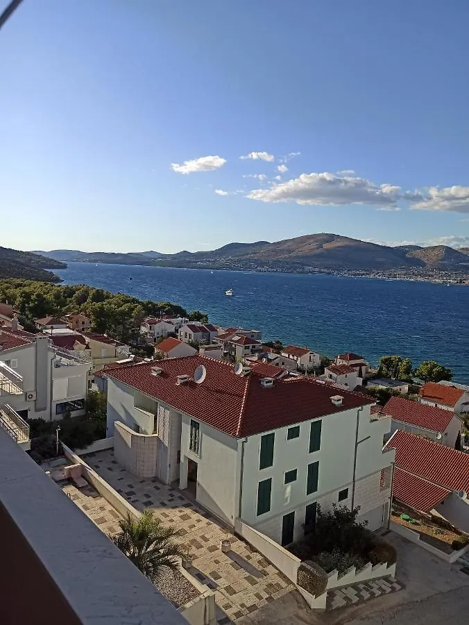 Apartment Kvesic Trogir