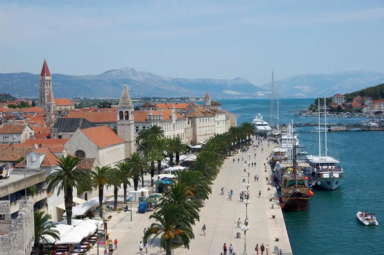 Apartment Kvesic Trogir