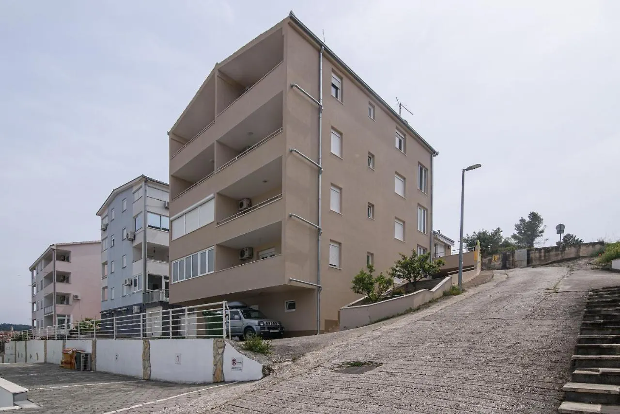 Apartment Kvesic Trogir