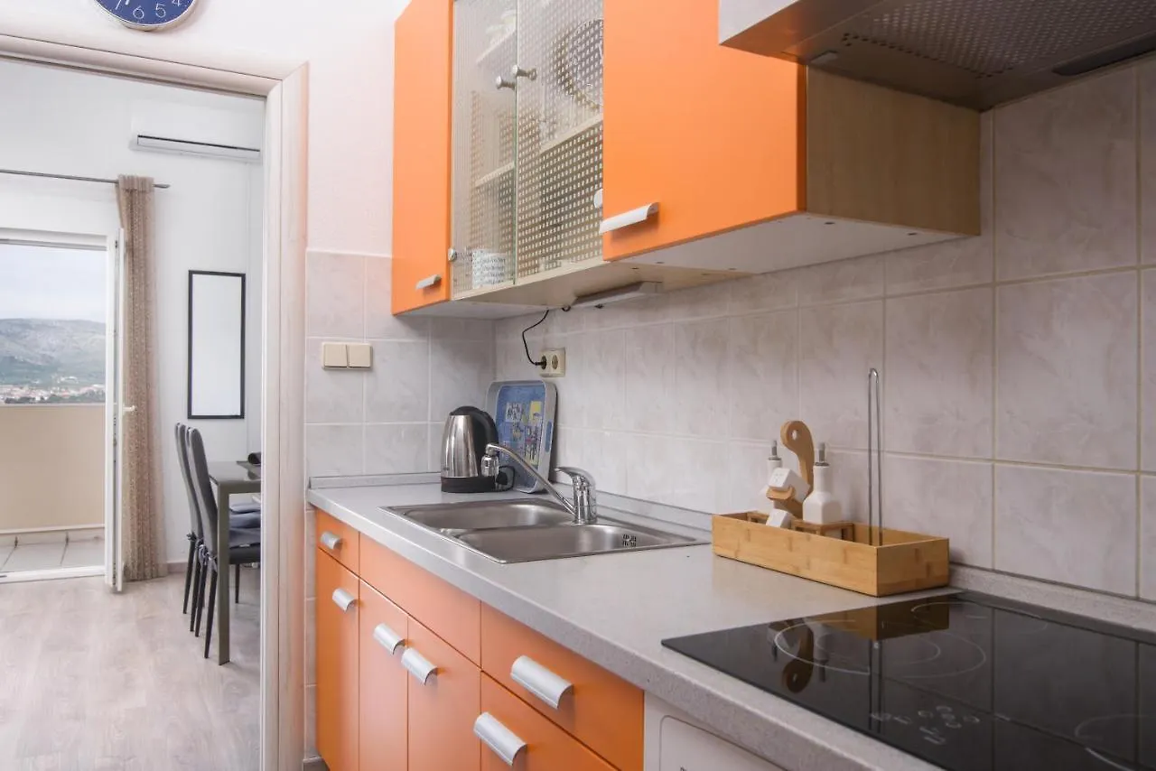 Apartment Kvesic Trogir 0*,  Croatia