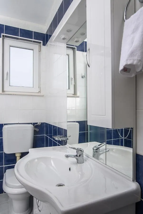 Apartment Kvesic Trogir