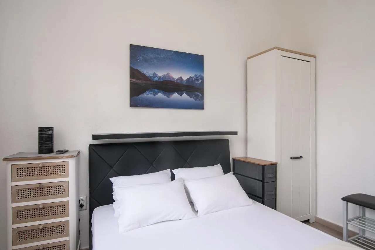 Apartment Kvesic Trogir